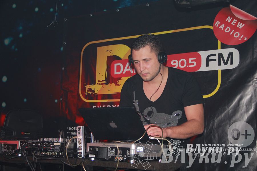 Самая танцевальная радиостанция отметила год вещания в Великих Луках