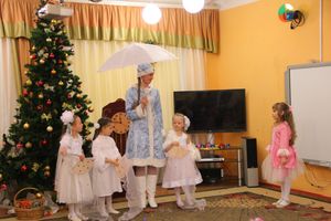 В Великие Луки пришла пора новогодних утренников (ФОТО)