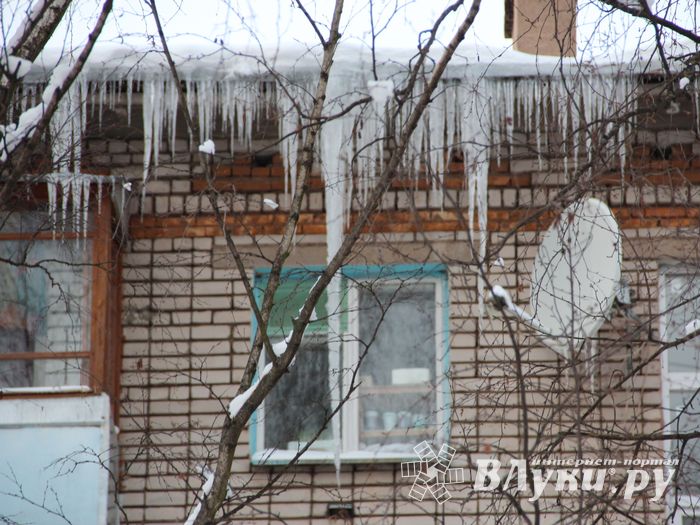 Сосульки в Великих Луках продолжают расти