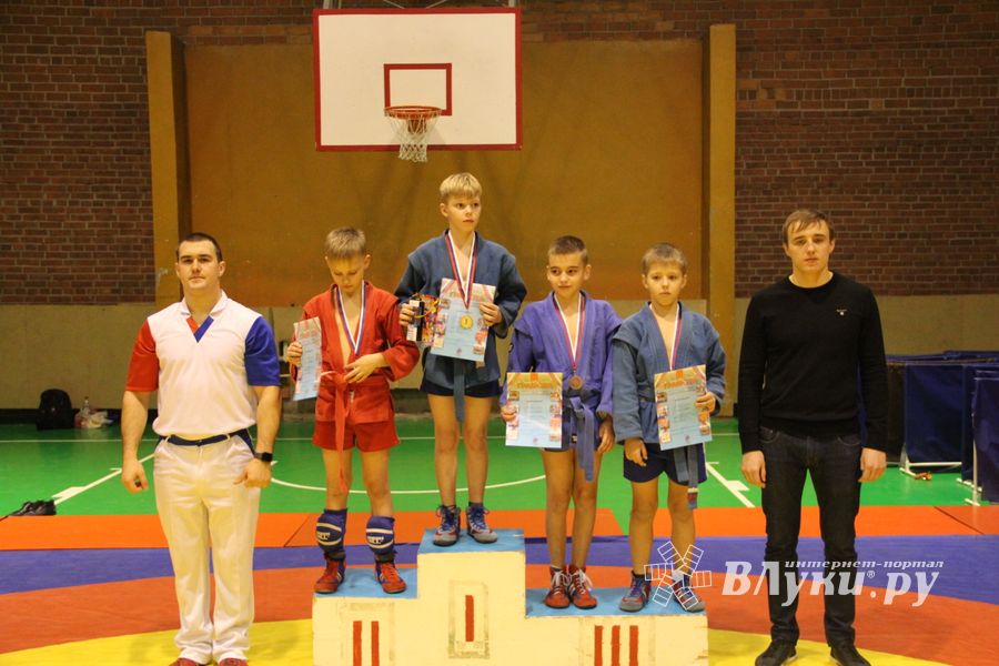 Великолукские самбисты завоевали 11 золотых наград (ФОТО)