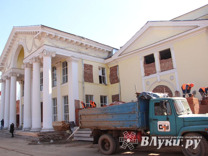 В театре не могут быть пластиковые окна... (фото)