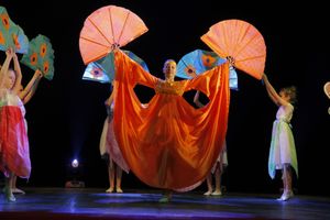 Великие Луки встретили День танца (ФОТО)