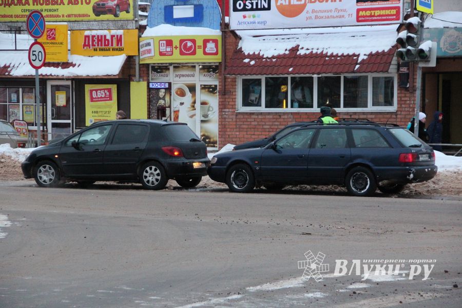 На перекрестке Октябрьский — Гагарина произошло ДТП (фото)
