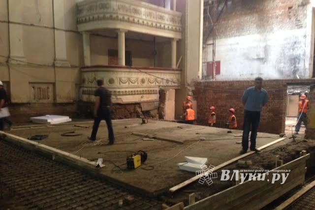 Андрей Тучак посетил Драматический театр в Великих Луках (ФОТО)