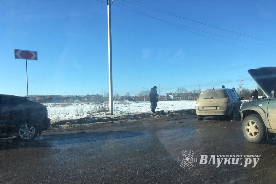 На Октябрьском произошло ДТП (ФОТО)