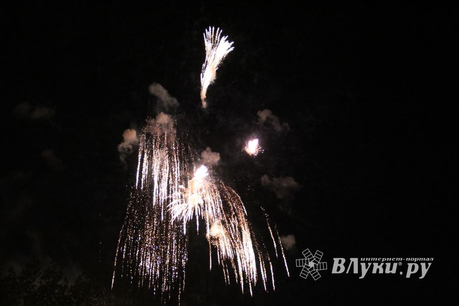 Салют в Великих Луках (ФОТО)