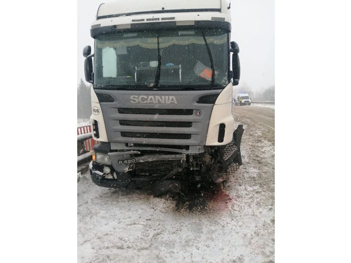 На М-9 лоб в лоб столкнулись тягач и легковушка (ФОТО)