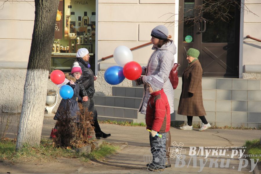 В Великих Луках состоялся торжественный митинг в честь Дня народного единства (ФОТО)