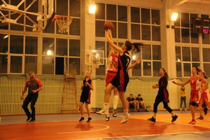 Великолукские баскетболистки борются за Кубок города (ФОТО)