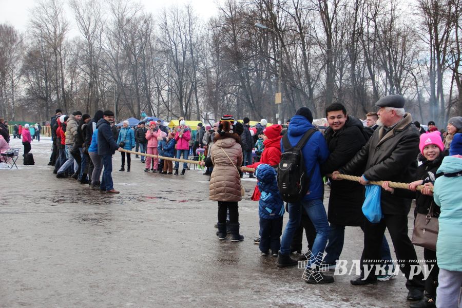 Масленичные гуляния прошли в Великих Луках (ФОТО)