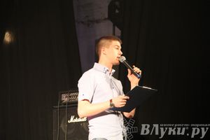 В Великих Луках прошел фестиваль живой музыки «Ставим на аватарках небо» (фото)