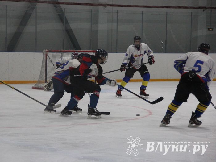 В Великих Луках сторатовал Открытый Чемпионат города по хоккею (ФОТО)