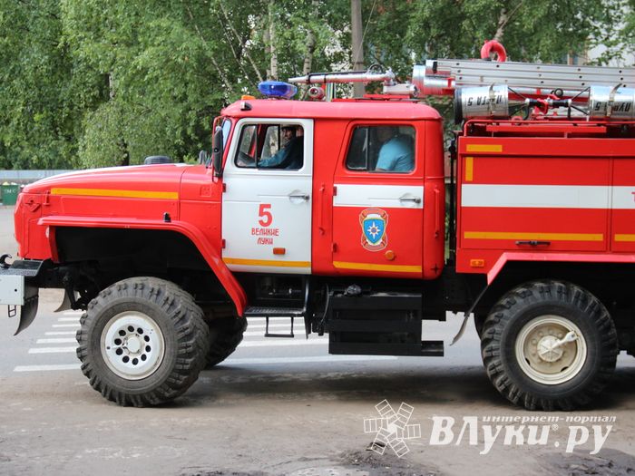 Великолучанин испугал соседей пожаром (ФОТО)