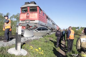 Фоторепортаж: ДТП на железнодорожном переезде в Великих Луках