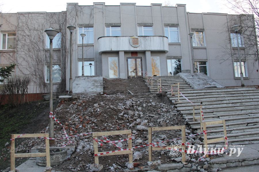 В Великих Луках ремонтирую ЗАГС