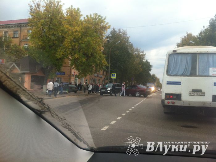 Еще одна авария произошла в Великих Луках