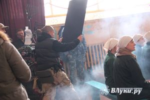 Сегодня в широкий прокат выходит мелодрама «Жги!», на съёмкох которой, в Невельской колонии, побывали ВЛуки.ру (ВИДЕО, ФОТО)