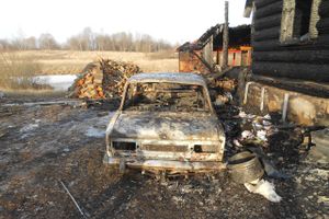 Из-за неправильной конструкции дымохода в Великолукском районе сгорел дом (фото)