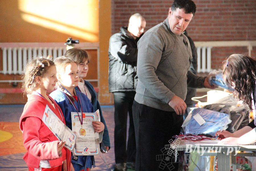 состоялось Открытое первенство города Великие Луки по борьбе самбо