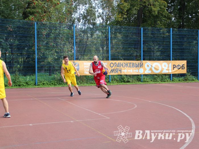 В Великих Луках прошли региональные соревнования «Оранжевый мяч» (ФОТО)