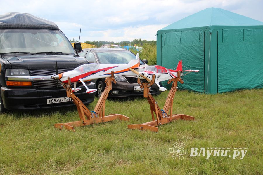 В Великих Луках проходит 7-й Фестиваль авиамодельного спорта (ФОТО)