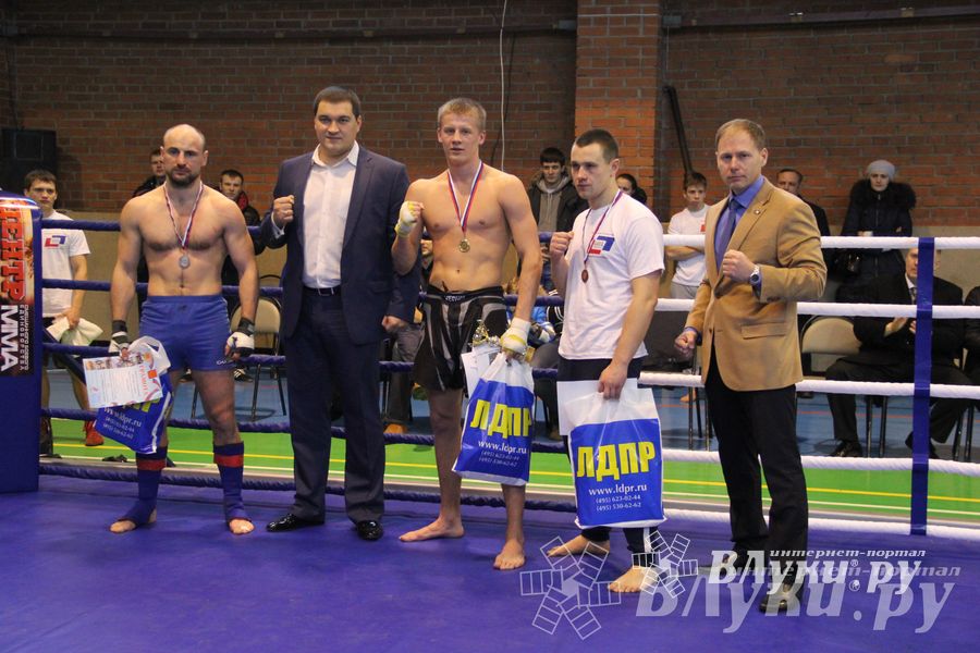 В Великих Луках прошел межрегиональный Открытый Кубок по смешанному боевому единоборству (фото)