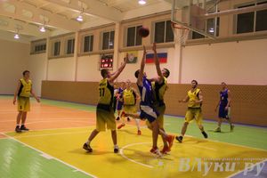 В Великих Луках проходят игры Чемпионата АСБ (фото)