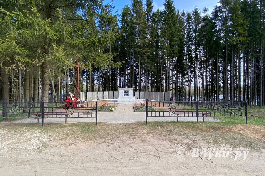 В Переслегино на воинском мемориале – новый памятник (ФОТО)