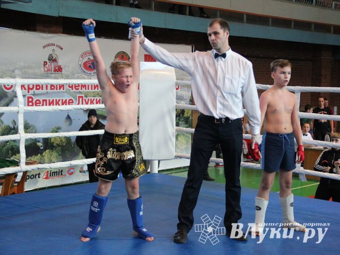 В Великих Луках прошли соревнования по кикбоксингу (ФОТО)