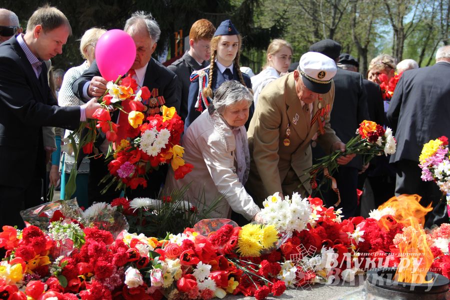 Парад Победы в Великих Луках (фото)