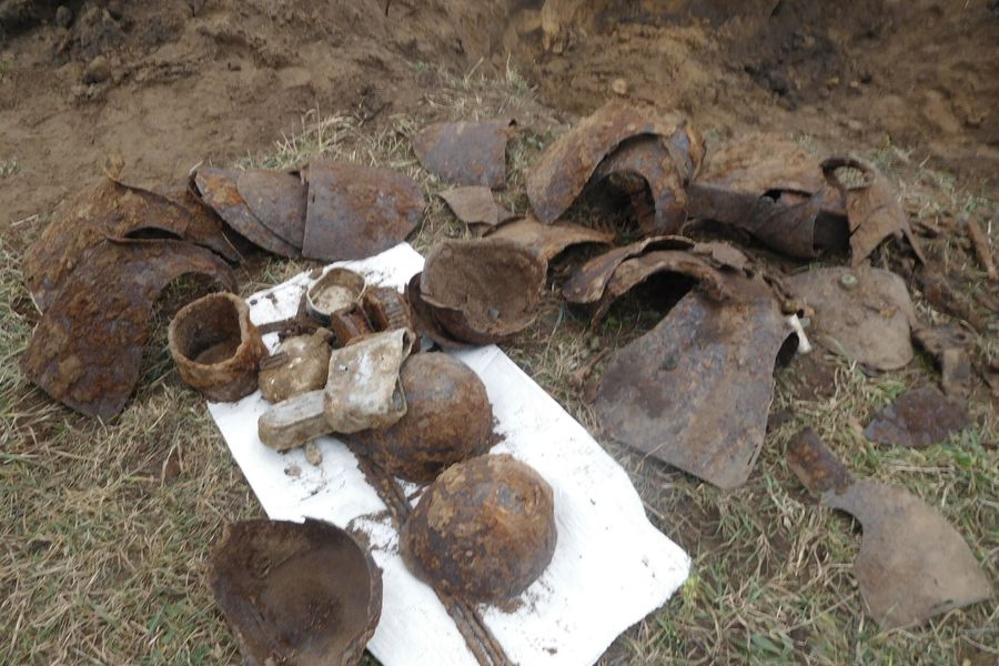 Поисковики подняли 15 солдат РККА в Локнянском районе (ФОТО)