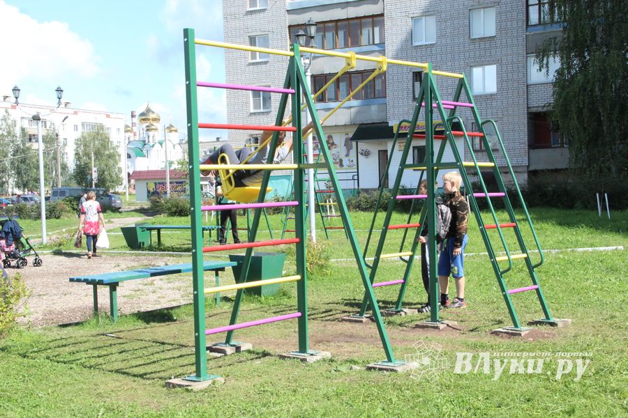 В сквере на Вокзальной обновилась детская площадка (ФОТО)