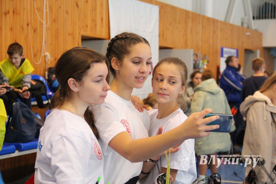 В Великих Луках проходят соревнования по стрельбе из лука (ФОТО)