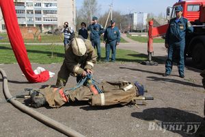 В Великих Луках прошли соревнования пожарных расчетов