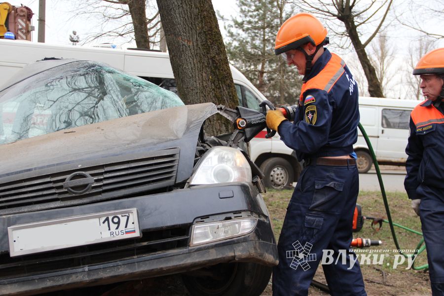 Молодого мужчину с места ДТП на пр-те Гагарина увезла скорая (ФОТО, ВИДЕО)