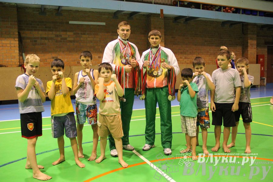 В Великих Луках прошел мастер-класс по кикбоксингу (фото)