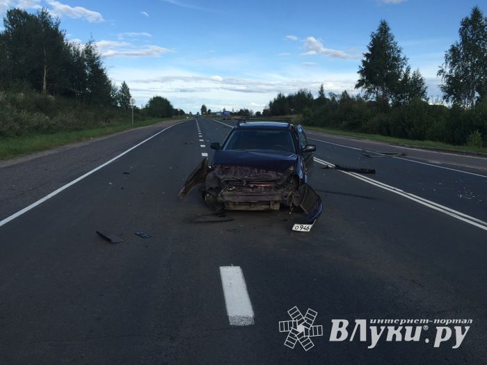 На трассе Рига-Москва столкнулись легковушка и фура (ФОТО)