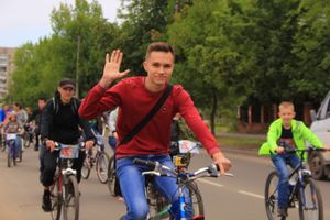 В Великих Луках прошёл Велопарад (ФОТО)