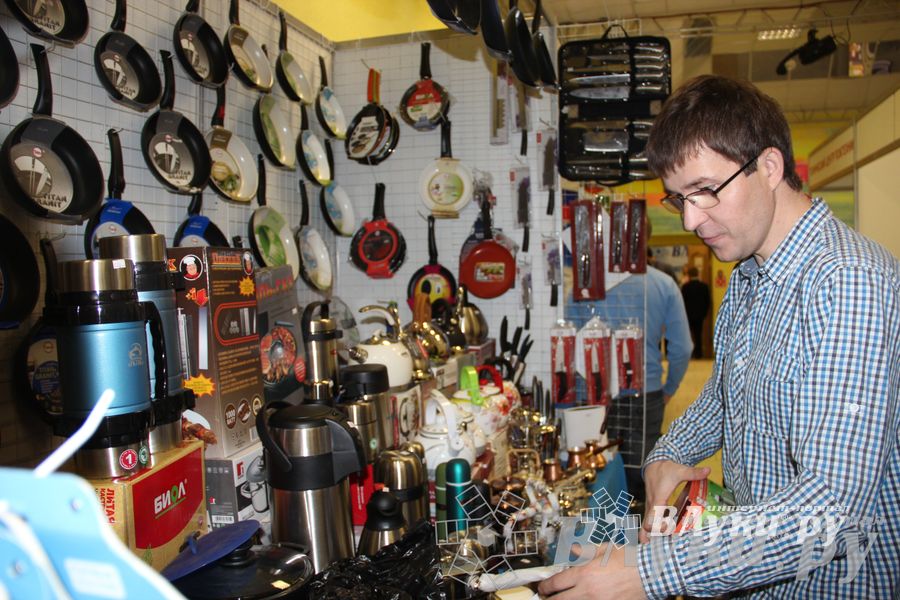 В Великих Луках начала работу 4-ая универсальная выставка