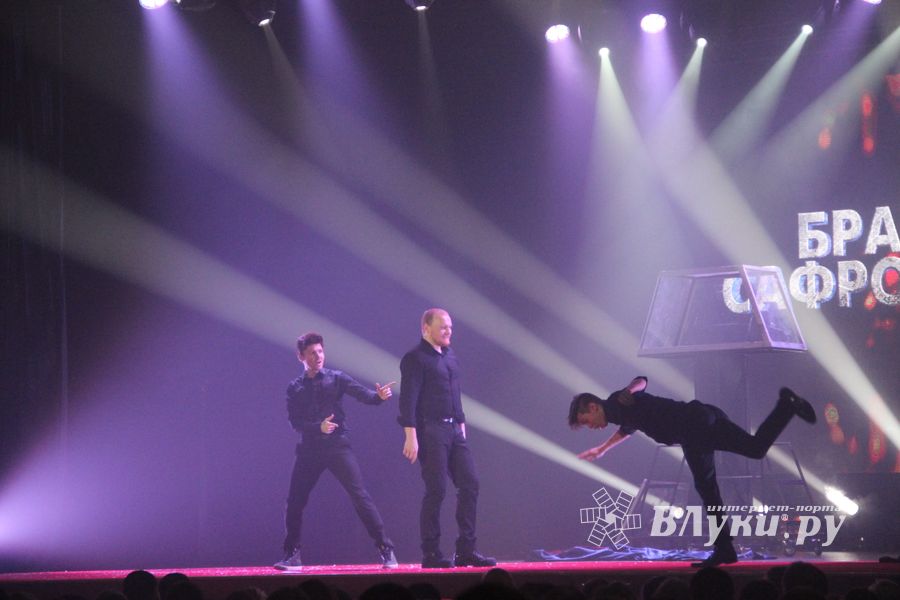 Состоялся концерт братьев Сафроновых «Империя иллюзий» (фото)