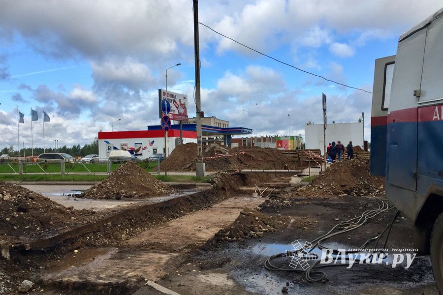 В Великих Луках перекрыта ул. Дружбы (ФОТО)