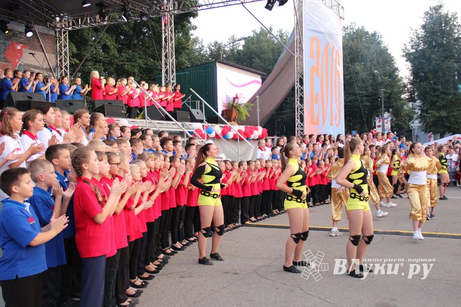 Людмила Чурсина и Пелагея поздравили Великие Луки с 850-летием (ФОТО)