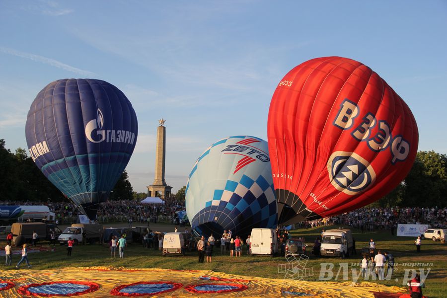 В Великих Луках открылась Международная юбилейная встреча воздухоплавателей (фото)