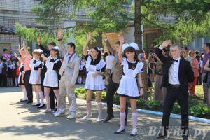 В Великих Луках прозвенели «Последние звонки»