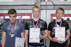 В Великих Луках прошел Чемпионат города по Русскому жиму и армлифтингу (фото)