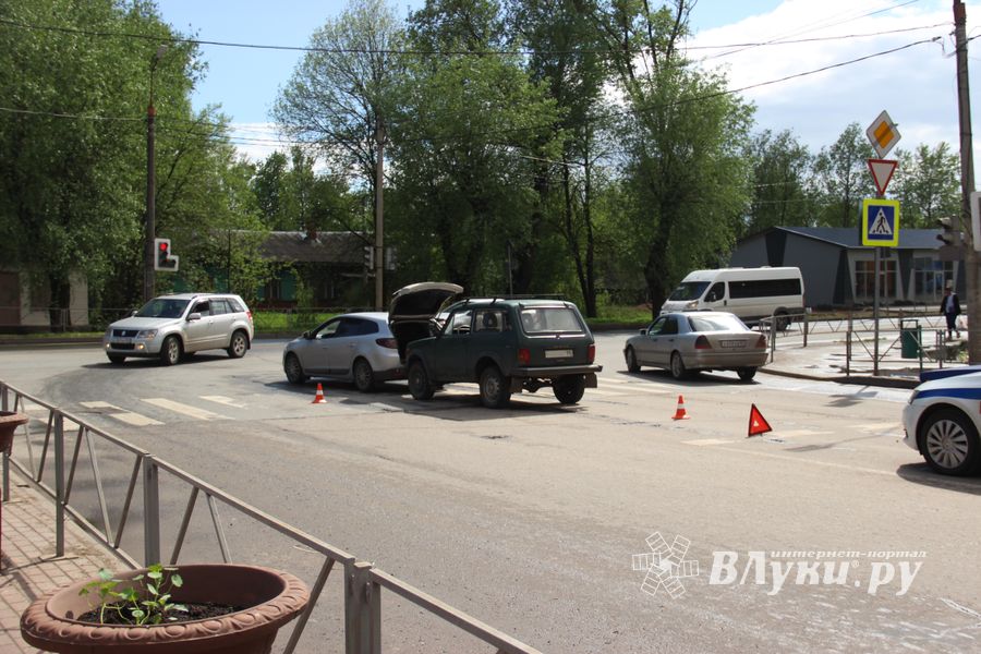 Пропускал полицию и получил удар сзади (ФОТО)