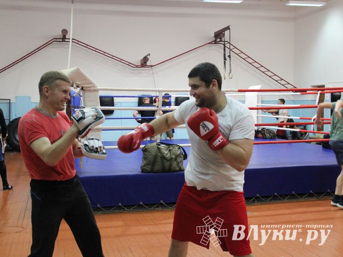 Боксёр Сергей Егоров стал временно баскетболистом (ФОТО)