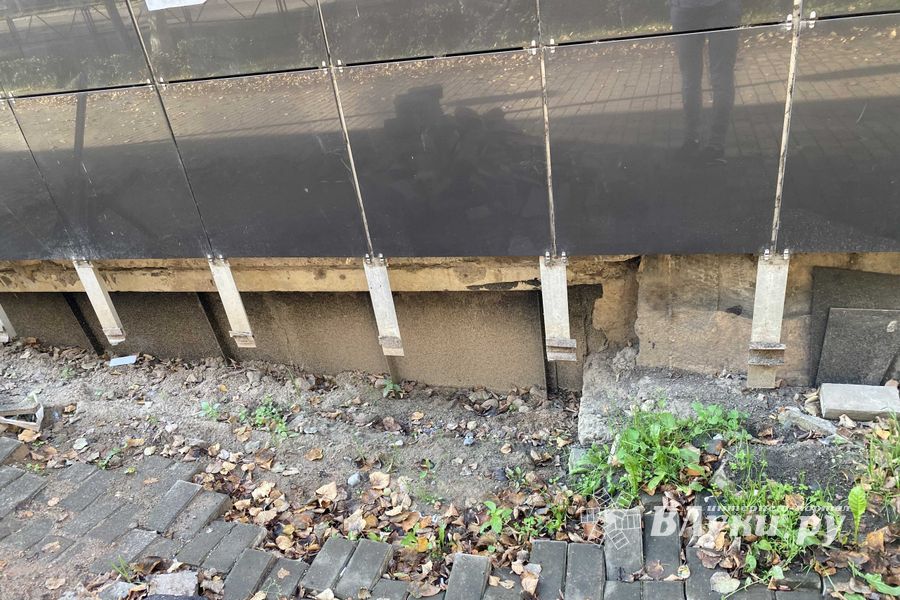 Провал под магазином на проспекте Ленина понудят устранить (ФОТО)