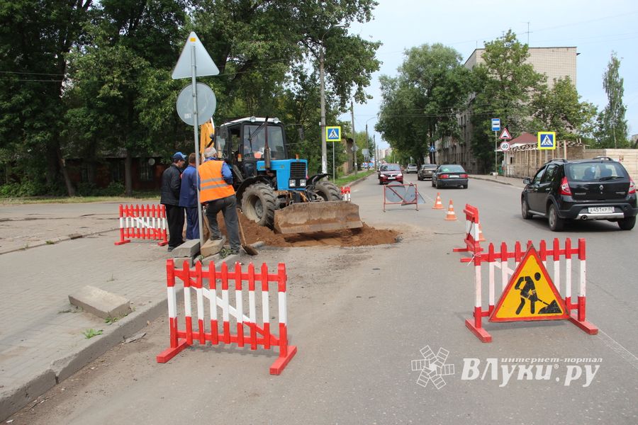 На Вокзальной оперативно устранили течь в водоводе (ФОТО)