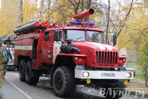 В Великих Луках на проспекте Гагарина загорелась квартира (фото)